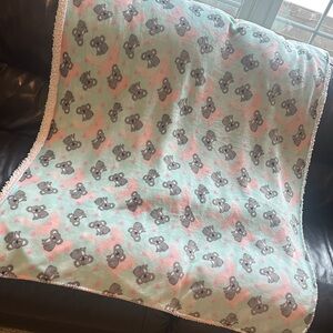 Cozy Koala Print Blanket - Mint and Pink